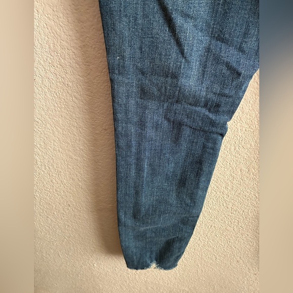 Universal Thread Women's Blue Distressed Jeans 6 - Picture 14 of 15
